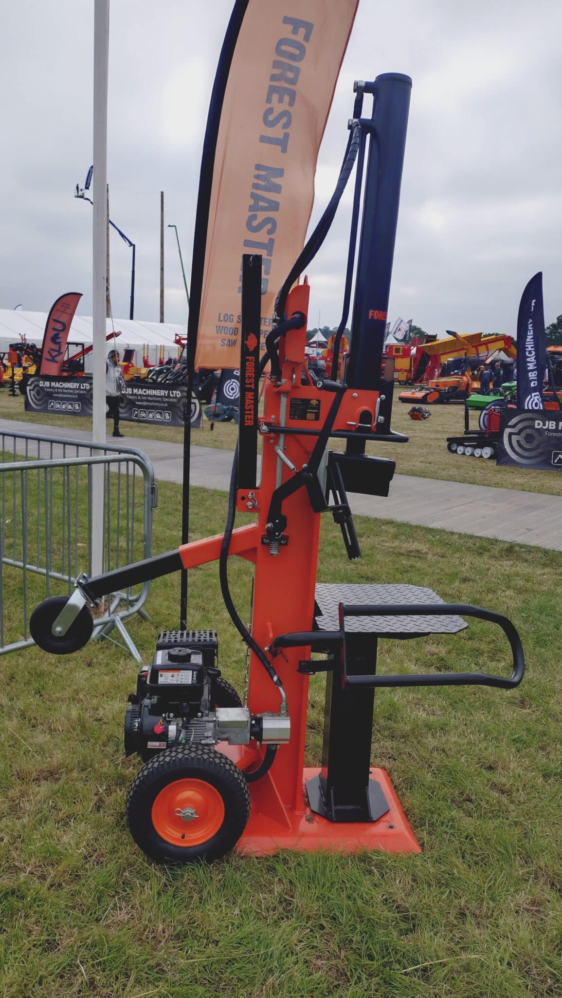 Forest Master FM22VPT 22-Ton Petrol Log Splitter - product image 4