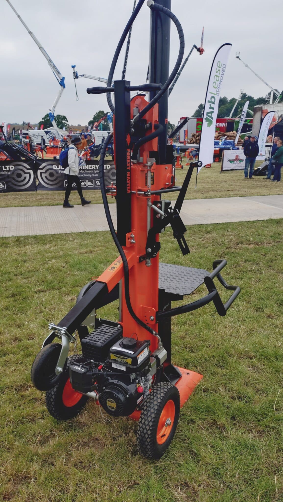 Forest Master FM22VPT 22-Ton Petrol Log Splitter - product image 3