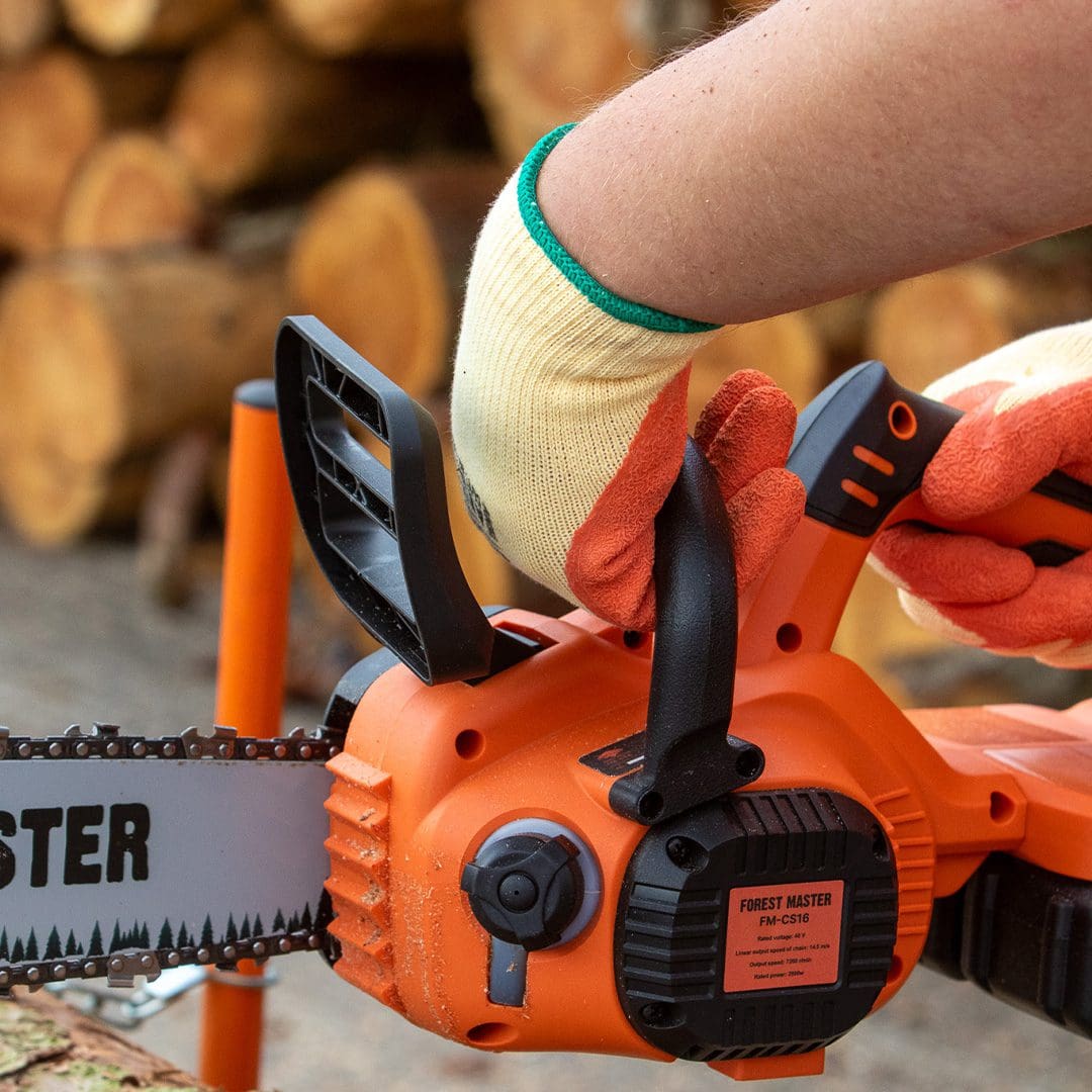 16" Cordless Electric Chainsaw 40V - Brushless Motor, 14.5 m/s Chain Speed, x2 Batteries