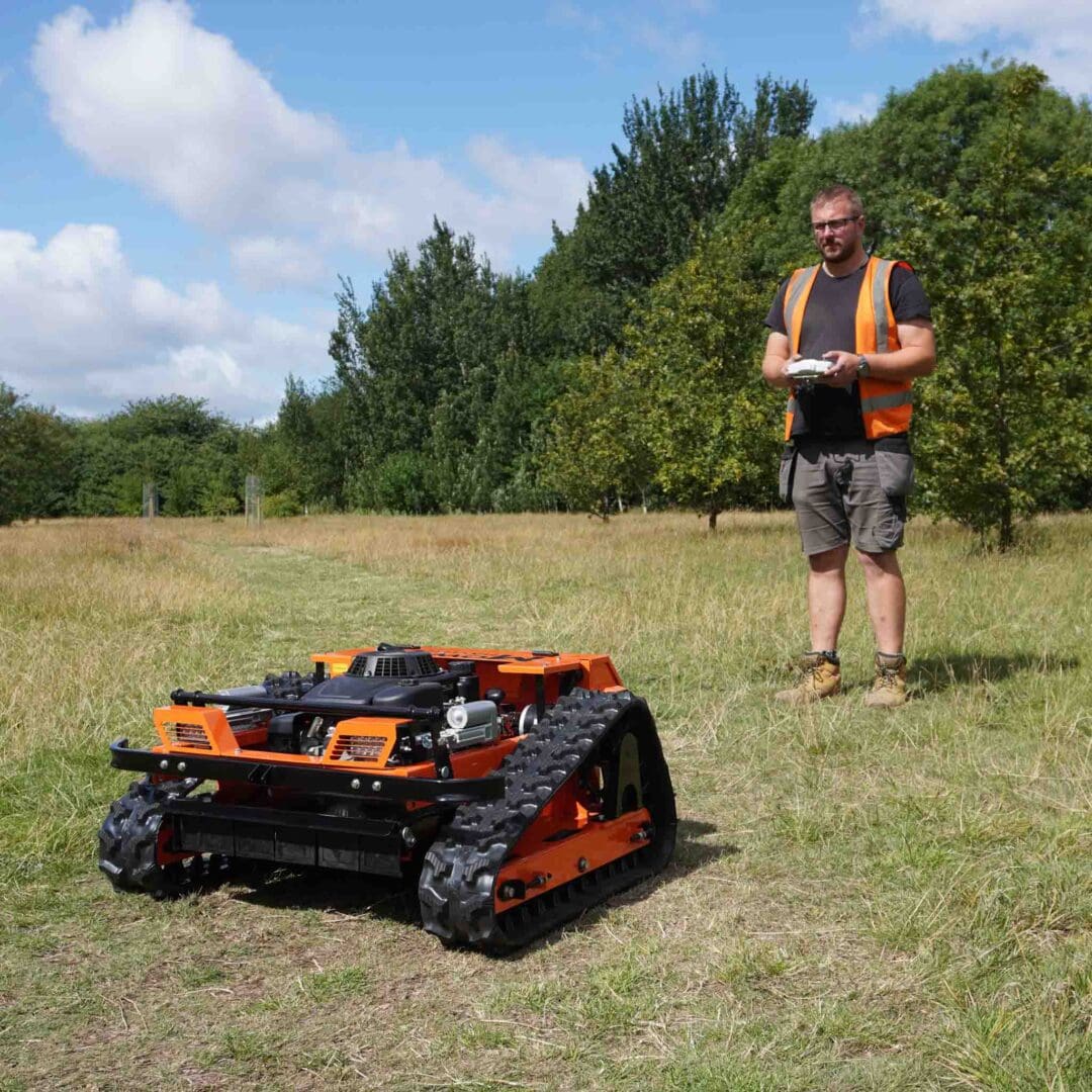 Remote Control Lawn Mower - Petrol 7 HP 'MM-NS550' Crawler Mower: Master Any Terrain with Ease