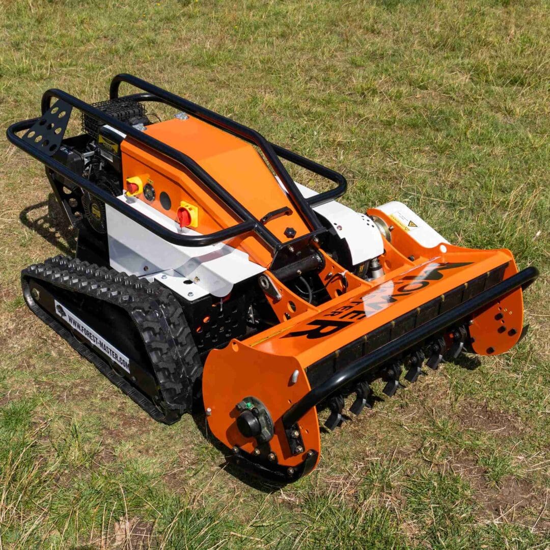 LM-800F Remote Control Flail Mower - 18HP Petrol, 780mm Cut Width, 48-Blade System & 300m Remote Range, Heavy-Duty Brush Cutter for Slopes & Rough Terrain