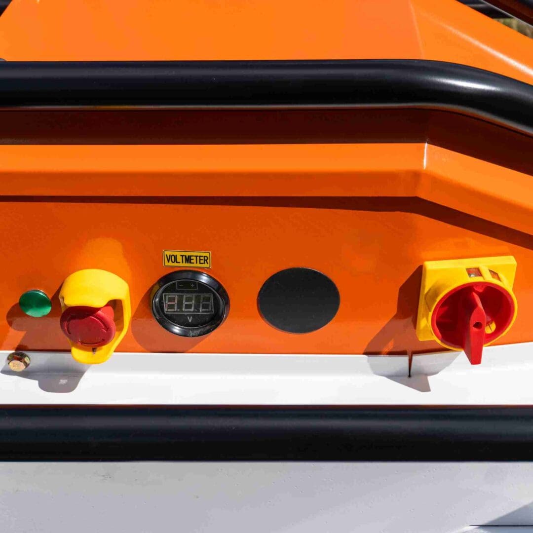 LM-800F Remote Control Flail Mower - 18HP Petrol, 780mm Cut Width, 48-Blade System & 300m Remote Range, Heavy-Duty Brush Cutter for Slopes & Rough Terrain