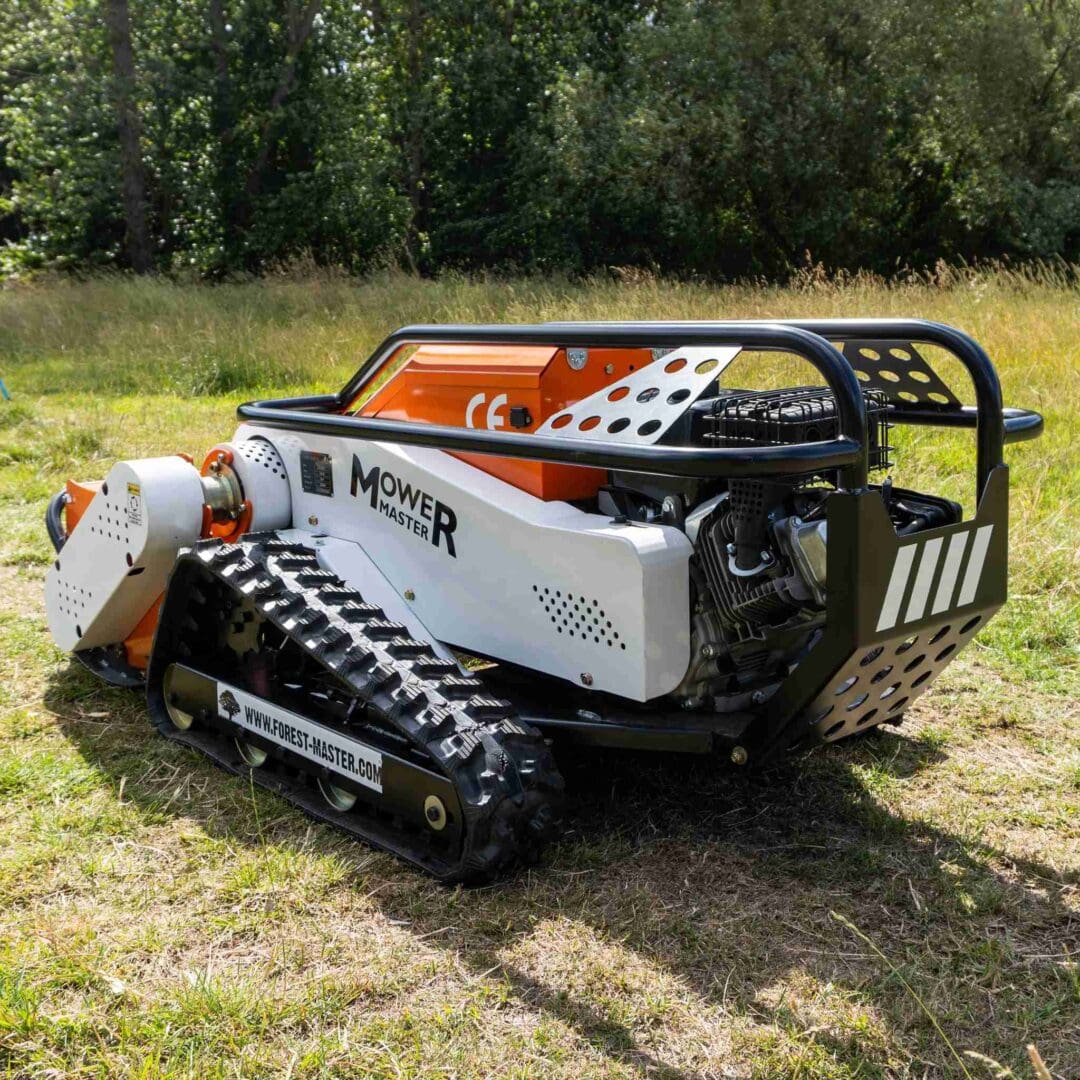 LM-800F Remote Control Flail Mower - 18HP Petrol, 780mm Cut Width, 48-Blade System & 300m Remote Range, Heavy-Duty Brush Cutter for Slopes & Rough Terrain